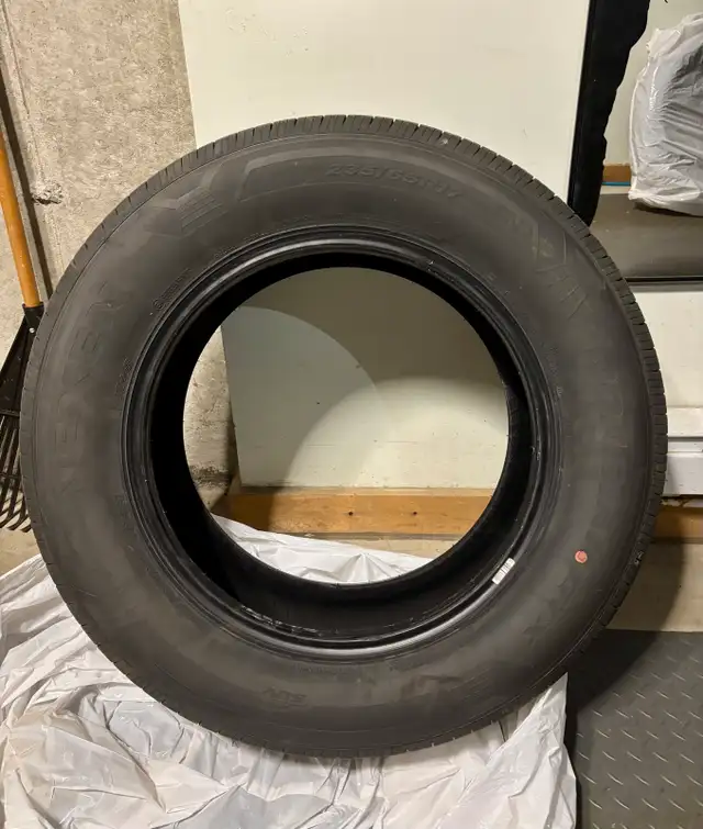 4 Pneus VUS 4 saisons Nexen Rodian GTX 235/65 r17 comme neuf - Photo 2