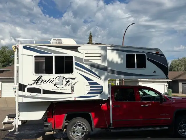 2015 Northwood Arctic Fox 811 Truck Camper - Photo 3