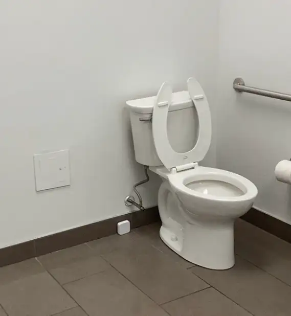 HOTEL-LEVEL BATHROOM CLEANING SERVICE AVAILABLE - Photo 3