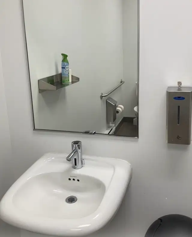 HOTEL-LEVEL BATHROOM CLEANING SERVICE AVAILABLE - Photo 4