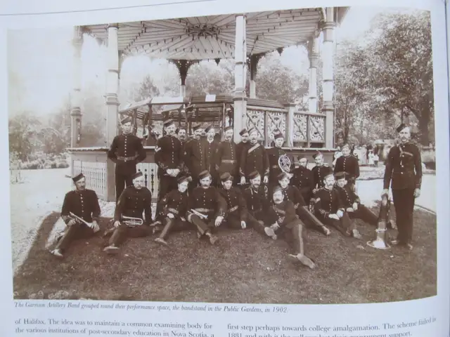 HALIFAX, THE FIRST 250 YEARS by Judith Fingard - 1999 - Photo 7