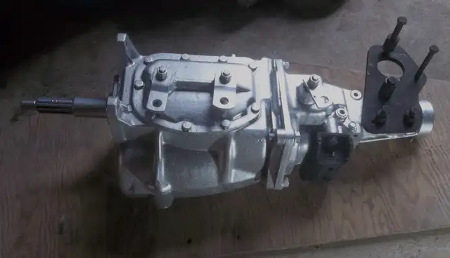 Vintage Borg Warner T10 four speed transmission - Photo 2