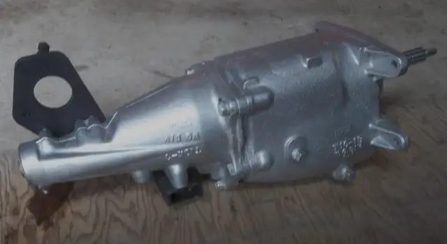 Vintage Borg Warner T10 four speed transmission - Photo 4