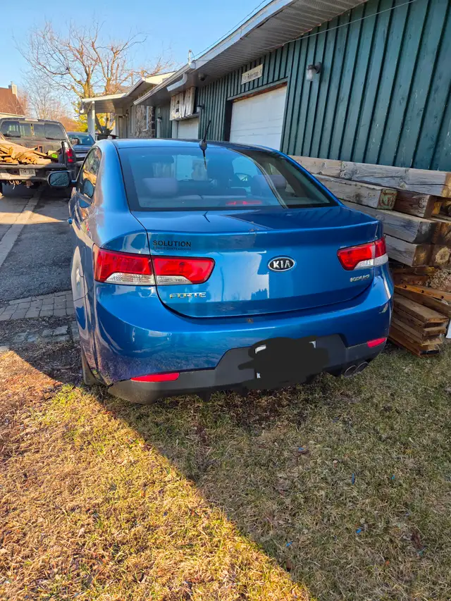 2013 kia forte 2 door 97,000km