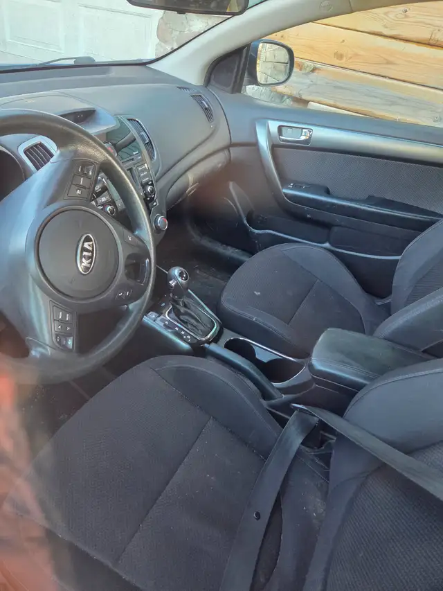 2013 kia forte 2 door 97,000km - Photo 6