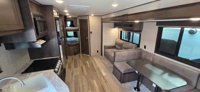 2021 JAYCO 284BHS-BUNK HOUSE-SLEEPS9-OUTSIDE KITCHEN-6600LB-MINT