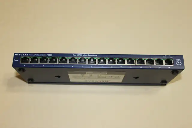 Netgear ProSafe 16 port 10/100 Switch FS116 - Photo 4