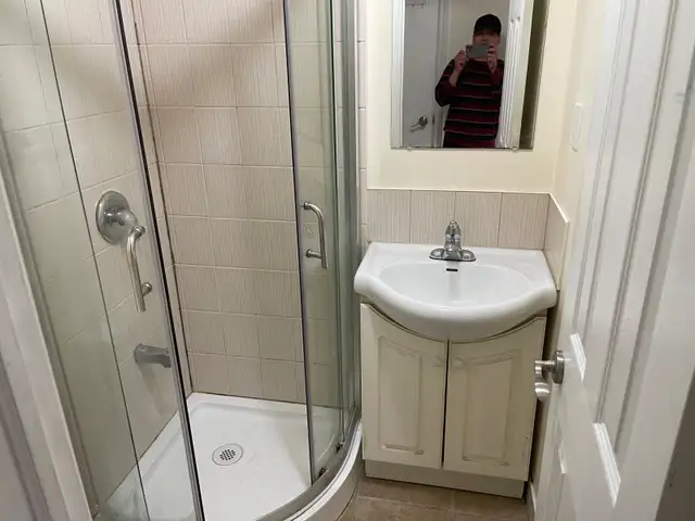 rooms for rent at York University village - Photo 2