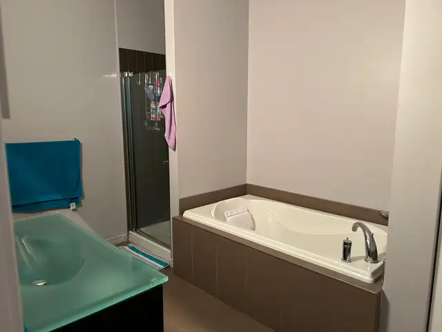 3 1/2  inclus 5 électros, garage, air/clim 1er juin, 1700$/mois - Photo 3