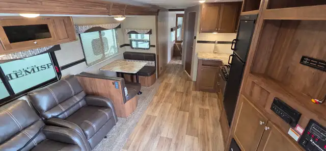 2018 DUTCHMAN ASPEN TRAIL LIVE LARGE 2860RLS-SLEEPS6-7280LB-MINT