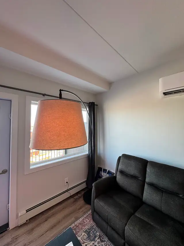 Floor lamp almost brand new - Photo 2