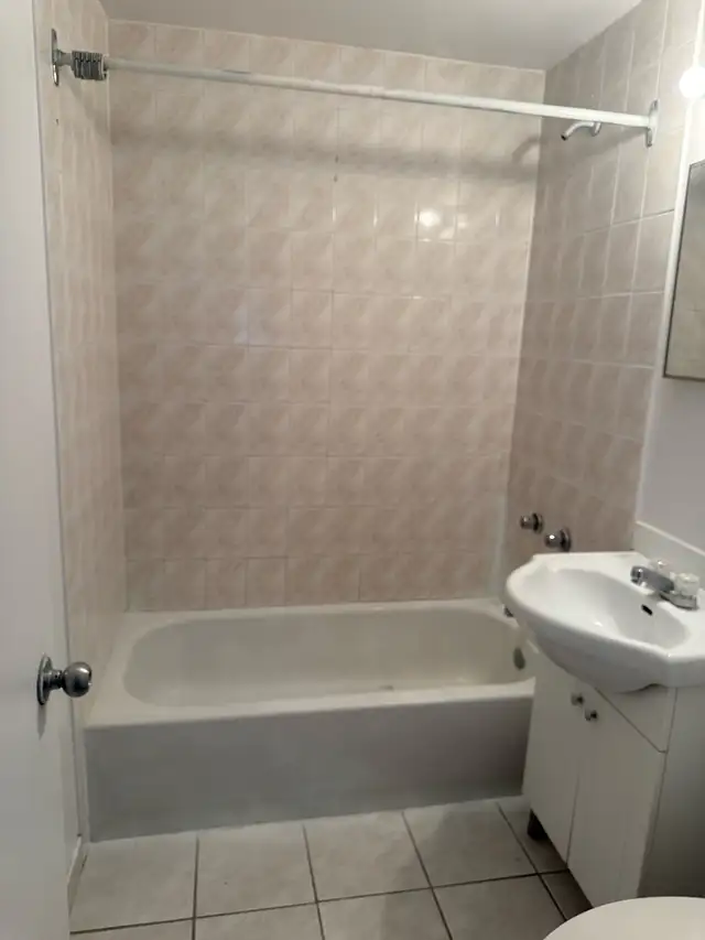 Newly renovated 4 1/2 close to Namur metro - Photo 6