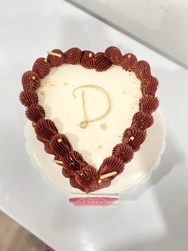 Gorgeous custom cakes , Heart Vintage Cake - Photo 7