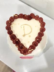 Gorgeous custom cakes , Heart Vintage Cake - Photo 7