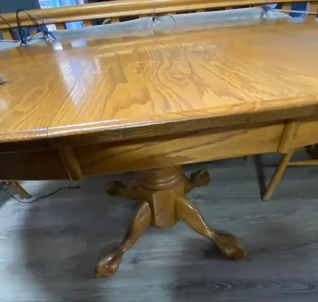 SOLID OAK Large oval dining room table and 4 chairs