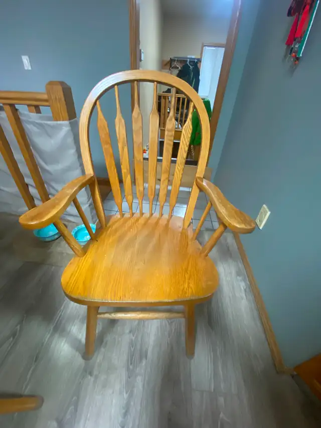 SOLID OAK Large oval dining room table and 4 chairs - Photo 7