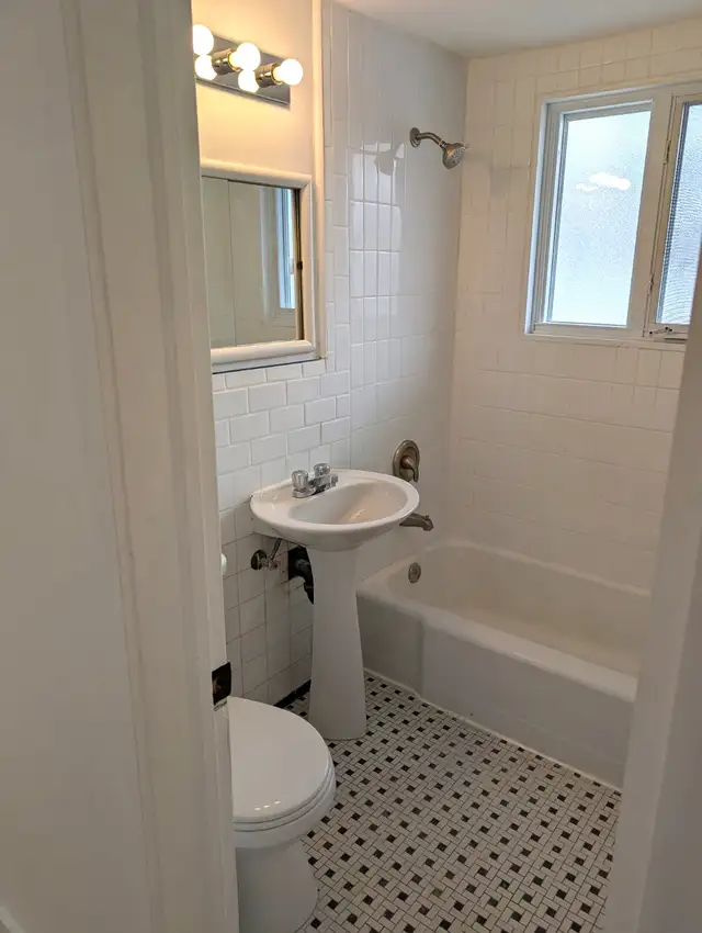 Dispo maintenant, Stationnement, logements 4 ½ à louer, Rénové - Photo 5