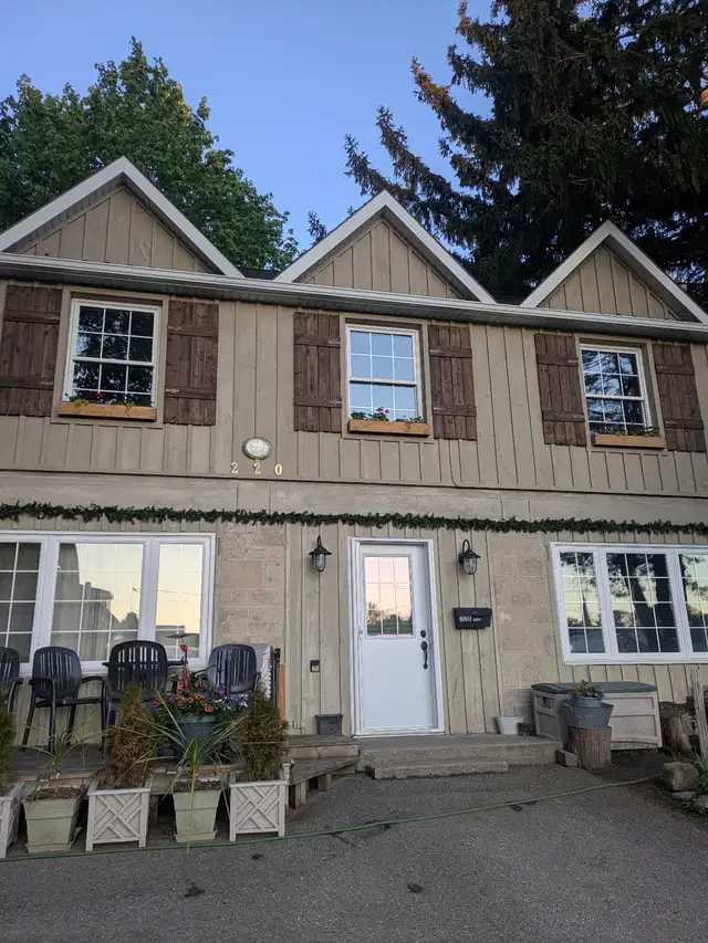 1 Bedroom, 1 Bathroom gorgeous unit in a heritage home for rent