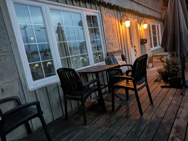 1 Bedroom, 1 Bathroom gorgeous unit in a heritage home for rent - Photo 2