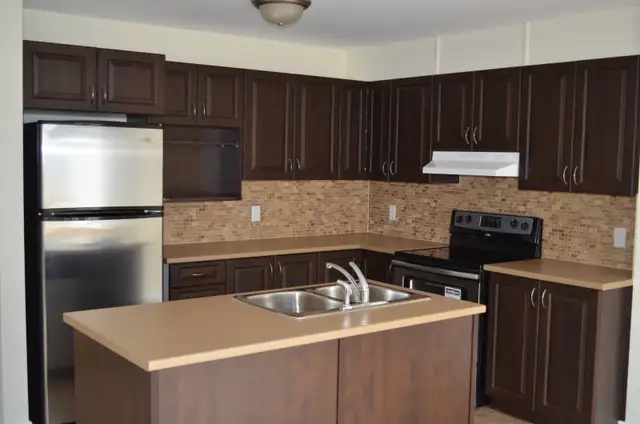 3 Bed / 2.5 Bath End-Unit Townhouse for Rent in Barrhaven - Photo 3