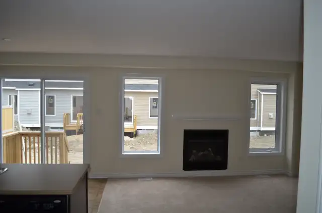 3 Bed / 2.5 Bath End-Unit Townhouse for Rent in Barrhaven - Photo 4