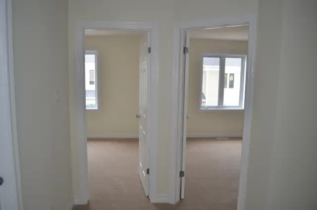 3 Bed / 2.5 Bath End-Unit Townhouse for Rent in Barrhaven - Photo 8