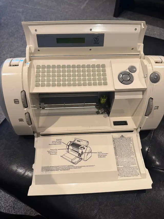 Cricut Cutter with incredible add-ons!