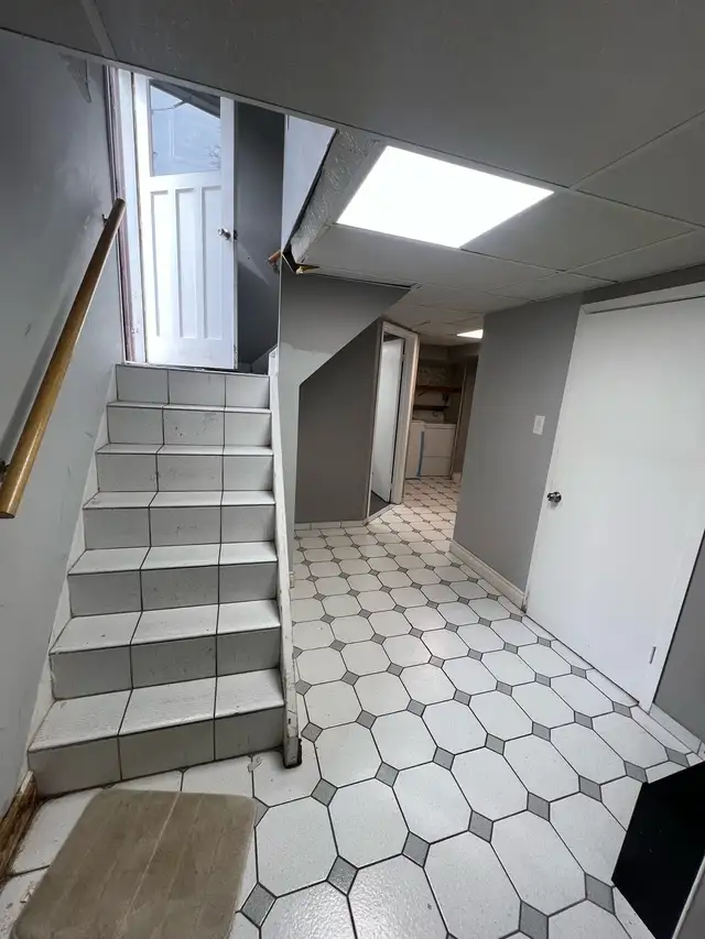 Available 2 bedrooms Basement for rent