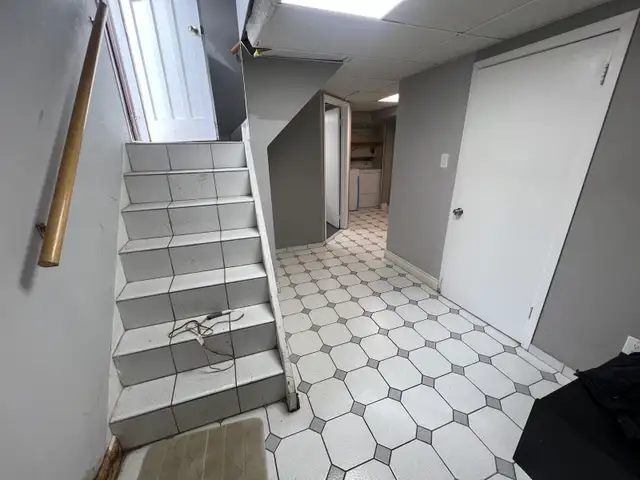 Available 2 bedrooms Basement for rent - Photo 2