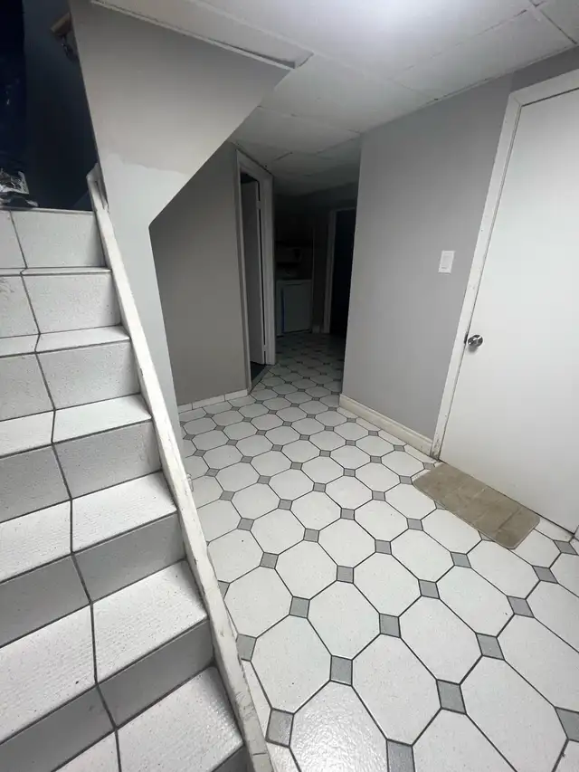 Available 2 bedrooms Basement for rent - Photo 7
