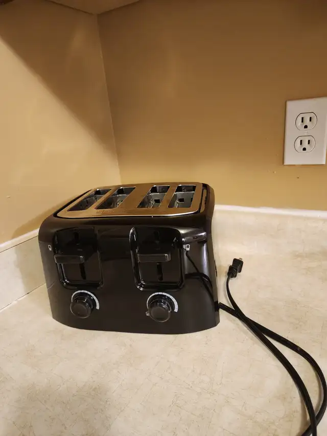 Four-Sice Toaster - Photo 4