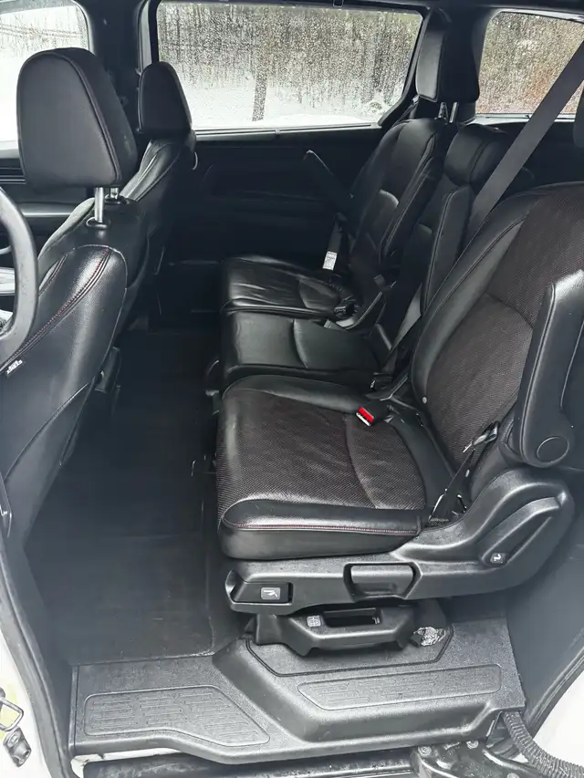 hiring someone to clean cars - Photo 4