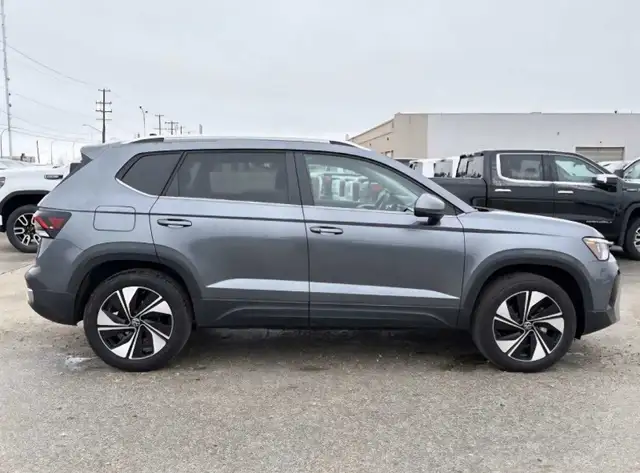 2025 Volkswagen Taos - Photo 4