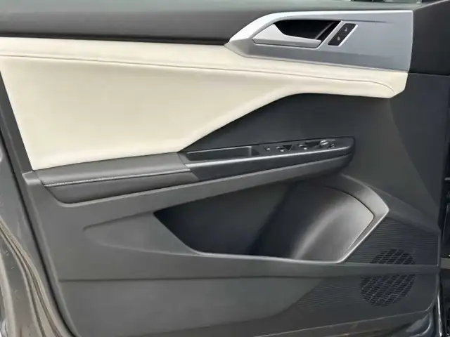 2025 Volkswagen Taos - Photo 6