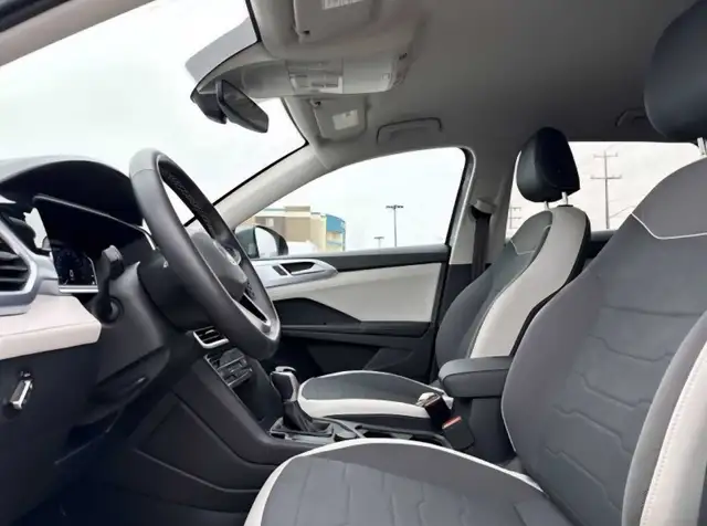 2025 Volkswagen Taos - Photo 8