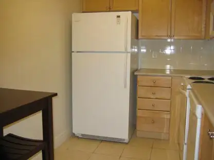 Bright, quiet 1br condo right next to North York Center subway - Photo 4