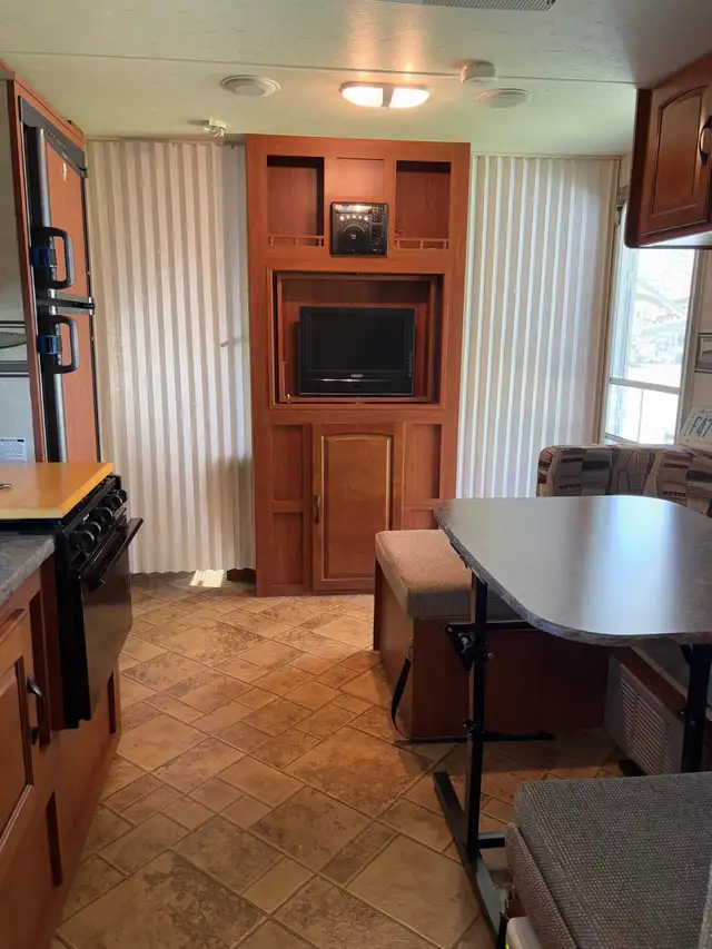 Travel Trailer - Photo 3