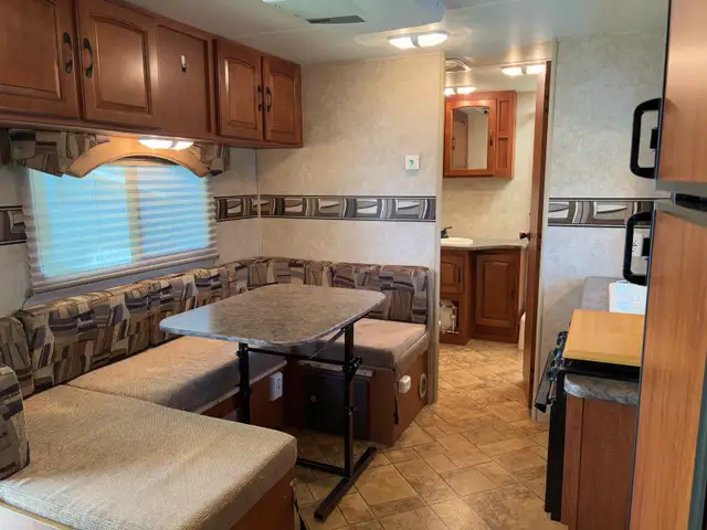 Travel Trailer - Photo 4