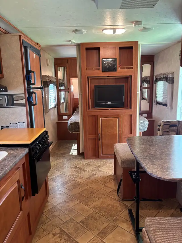 Travel Trailer - Photo 6