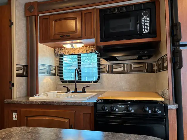 Travel Trailer - Photo 8