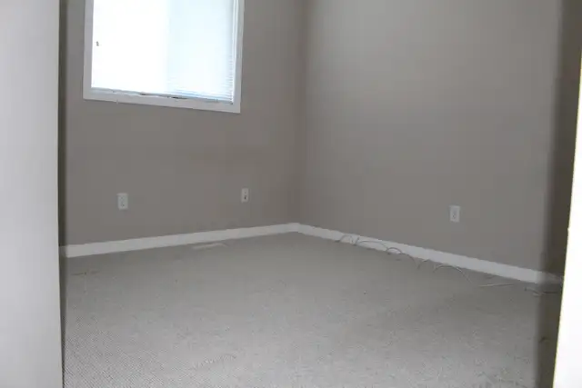 Spacious 3 Bed, 2.5 Bath Home in Terwillegar Towne - Photo 7