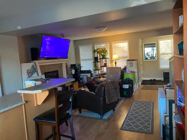 Spacious 3 Bed, 2.5 Bath Home in Terwillegar Towne - Photo 8