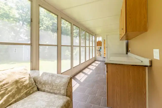 ROOM FOR RENT from 30th april,suitable for 2peopl step to MOHAWK - Photo 3