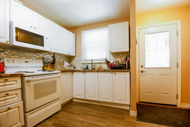 ROOM FOR RENT from 30th april,suitable for 2peopl step to MOHAWK - Photo 6