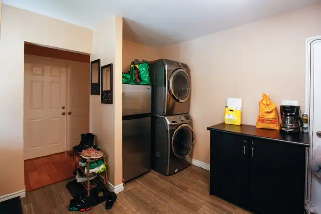 ROOM FOR RENT from 30th april,suitable for 2peopl step to MOHAWK - Photo 7