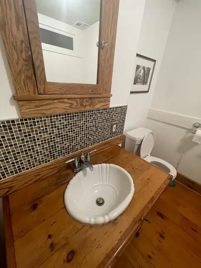 Rooms available in beautiful downtown Windsor home - Photo 6