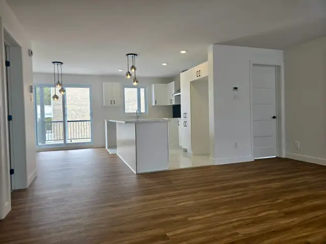 5½ NEUF STYLE CONDO (1300 pi²) – ÎLOT 8’   DOUCHE CÉRAMIQUE   TH - Photo 2