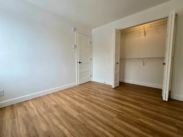 5½ NEUF STYLE CONDO (1300 pi²) – ÎLOT 8’   DOUCHE CÉRAMIQUE   TH - Photo 9