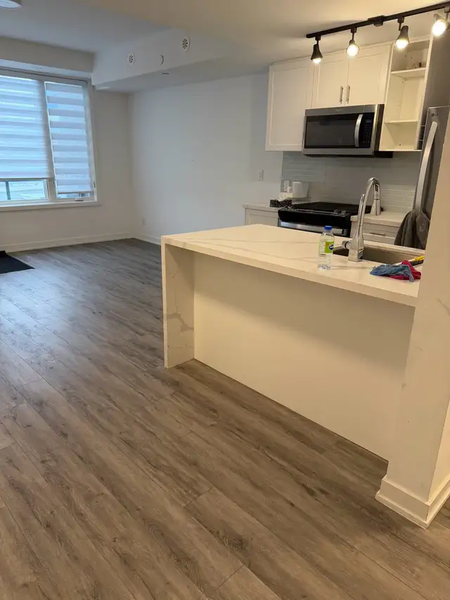 Two bedroom, three bathroom,  parking stacked condo for - Photo 4