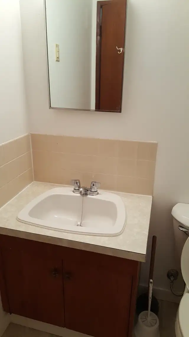 Two bedroom,one floor apt available May 1 - Photo 2